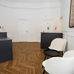 فندق مبيت وإفطار Palazzo Dei Conti نابولي