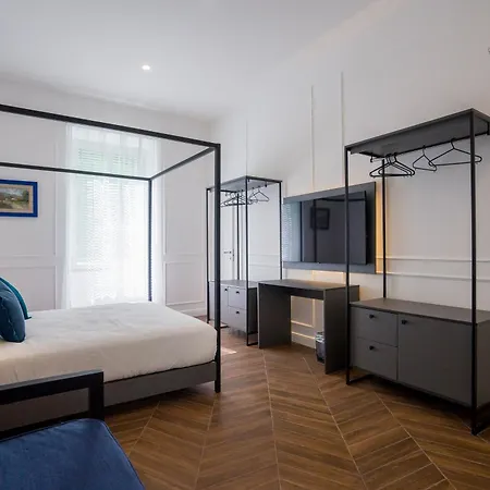 Palazzo Dei Conti Nápoles