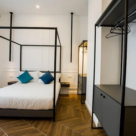 Palazzo Dei Conti Nápoles